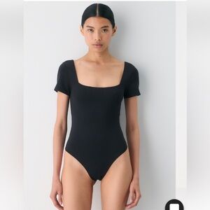 Aritzia Babaton black Original Contour
Squareneck Bodysuit